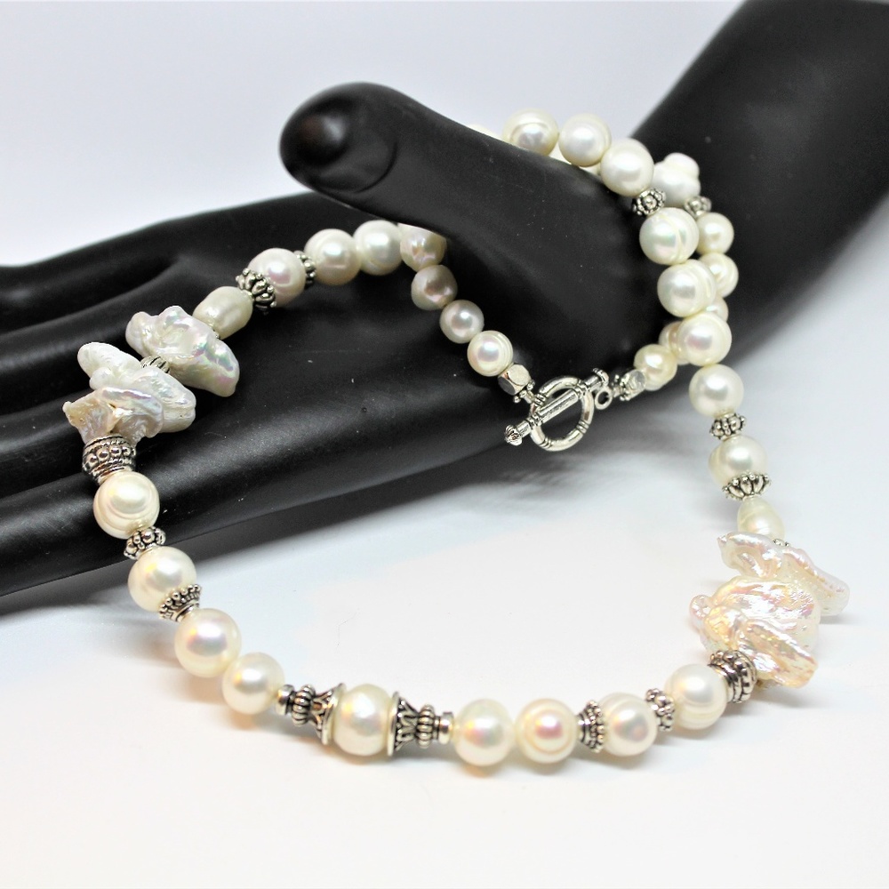 Beaded pearl necklace